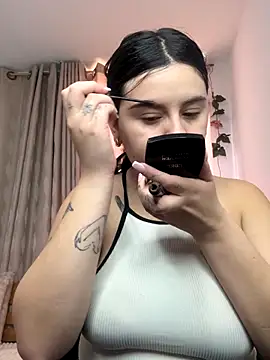 Snapshot of SaraBraun_ chatting on October 22, 6:18 pm SaraBraun online show from October 22, 6:18 pm