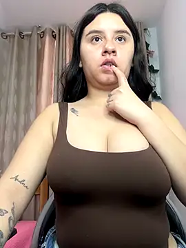 Snapshot of SaraBraun_ chatting on November 11, 7:41 pm SaraBraun online show from November 11, 7:41 pm