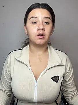 SaraBraun  online show from April 14, 5:40 pm