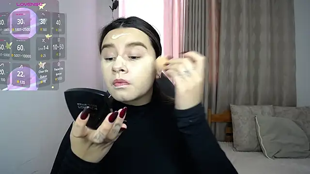 Snapshot of SaraBraun_ chatting on December 3, 4:39 pm SaraBraun online show from December 3, 4:39 pm