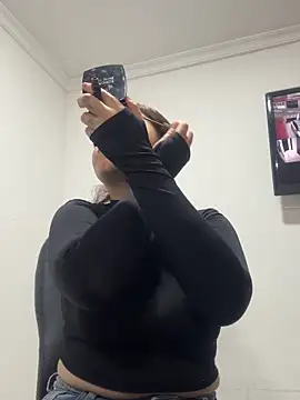 Snapshot of SaraBraun_ chatting on November 17, 2:32 pm SaraBraun online show from November 17, 2:32 pm