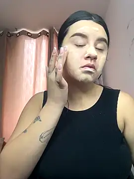 Snapshot of SaraBraun_ chatting on October 29, 4:39 pm SaraBraun online show from October 29, 4:39 pm