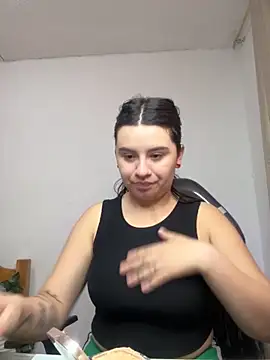 Snapshot of SaraBraun_ chatting on September 29, 4:45 pm SaraBraun online show from September 29, 4:45 pm