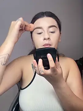 Snapshot of SaraBraun_ chatting on December 17, 4:45 pm SaraBraun online show from December 17, 4:45 pm