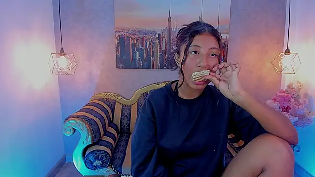 Snapshot of melany_brunette chatting on October 14, 1:45 pm melany brunette online show from October 14, 1:45 pm