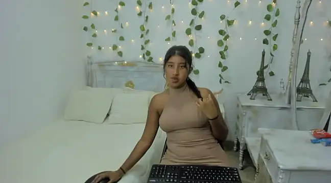 Snapshot of melany_brunette chatting on December 18, 9:08 pm melany brunette online show from December 18, 9:08 pm