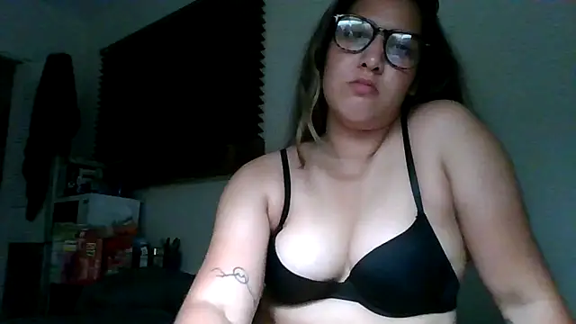 naughtynadia0502 online show from April 1, 3:41 am