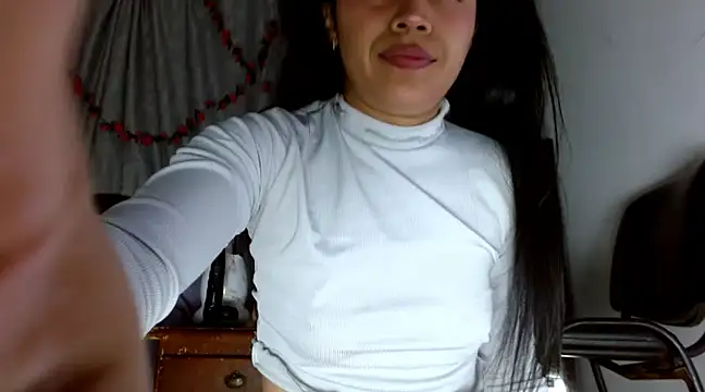 Snapshot of brihanna_lena chatting on March 3, 4:32 am brihanna lena online show from March 3, 4:32 am