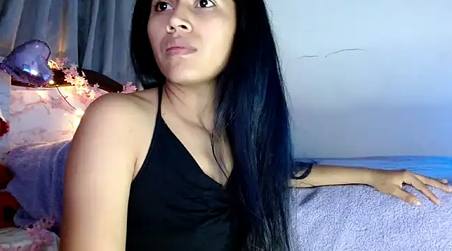 Snapshot of brihanna_lena chatting on December 19, 5:29 am brihanna lena online show from December 19, 5:29 am