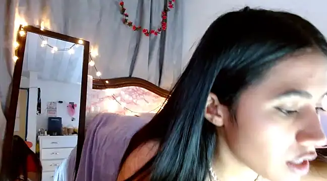 Snapshot of brihanna_lena chatting on January 26, 4:51 am brihanna lena online show from January 26, 4:51 am