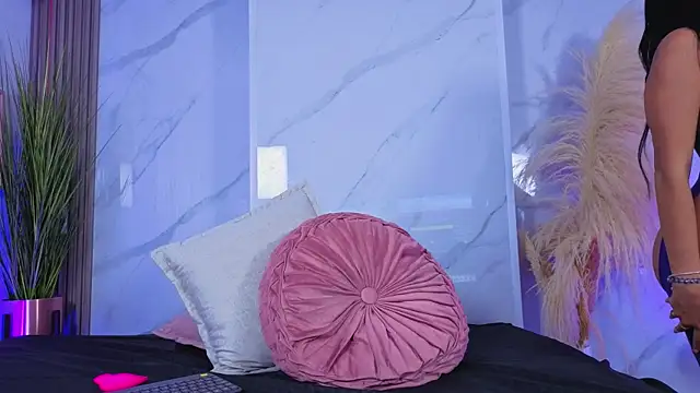Chlooee   online show from June 6, 3:34 am
