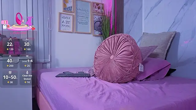 Chlooee   online show from March 28, 3:07 am