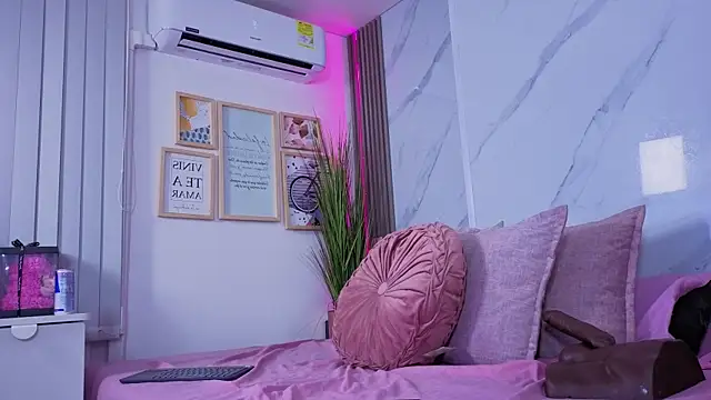 Chlooee   online show from April 1, 12:13 am