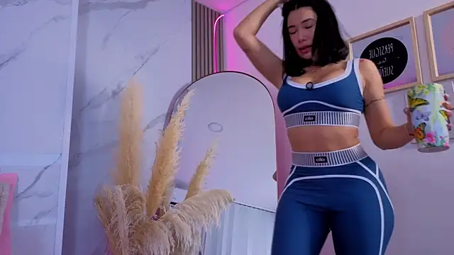 Chlooee   online show from October 24, 6:29 pm