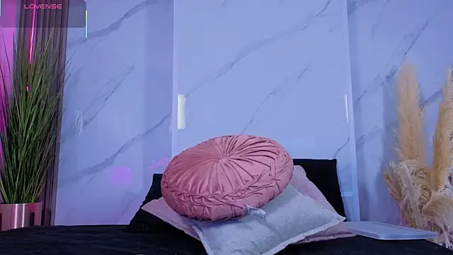 Chlooee   online show from November 14, 4:10 pm