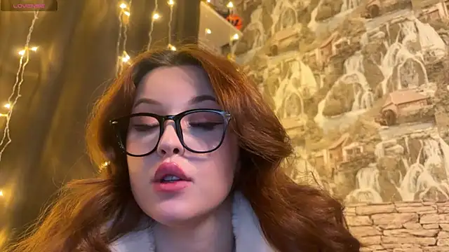 Snapshot of LaurenRossss chatting on January 31, 2:04 am LaurenRossss online show from January 31, 2:04 am