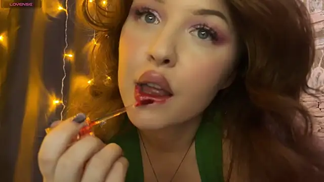Snapshot of LaurenRossss chatting on March 13, 1:43 am LaurenRossss online show from March 13, 1:43 am