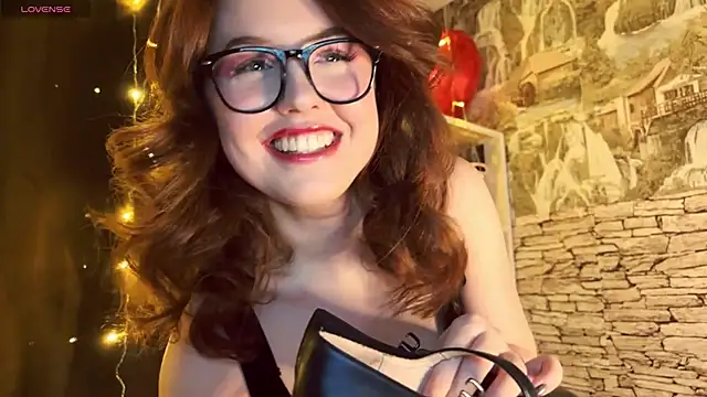 Snapshot of LaurenRossss chatting on February 22, 11:24 pm LaurenRossss online show from February 22, 11:24 pm