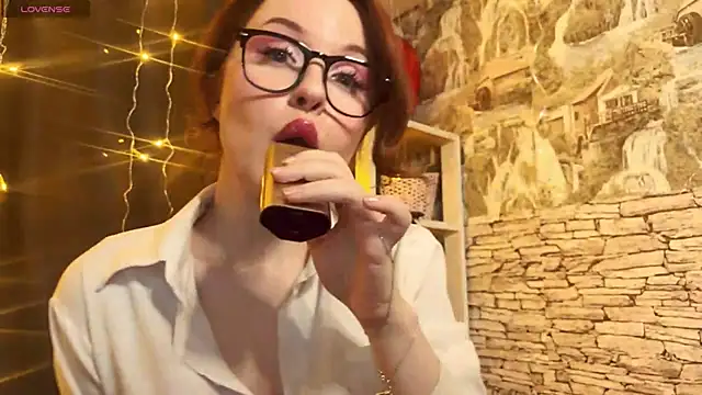 Snapshot of LaurenRossss chatting on February 12, 10:48 pm LaurenRossss online show from February 12, 10:48 pm