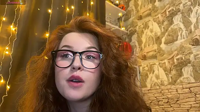 Snapshot of LaurenRossss chatting on February 18, 2:49 am LaurenRossss online show from February 18, 2:49 am