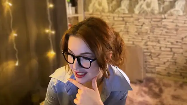 Snapshot of LaurenRossss chatting on January 7, 2:42 am LaurenRossss online show from January 7, 2:42 am