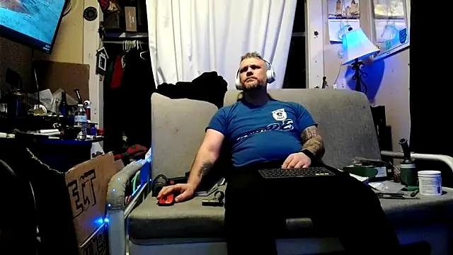 TwoFarty240 online show from February 19, 4:53 am