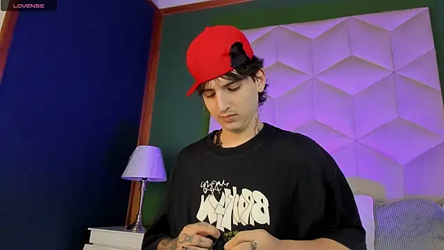 sett and gwen online show from November 12, 8:01 pm