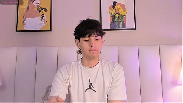 sett and gwen online show from April 15, 5:24 am