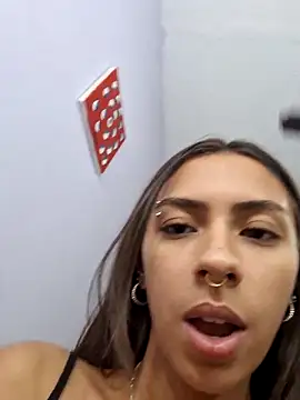 Snapshot of Jazmin-Cerezita chatting on March 23, 3:10 am Jazmin-Cerezita online show from March 23, 3:10 am