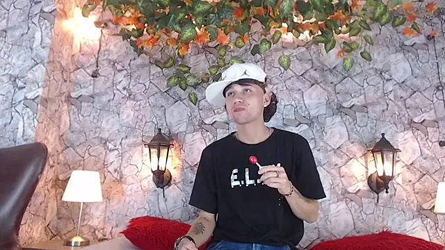 Snapshot of Samuel_Hilton chatting on December 13, 4:11 am Samuel Hilton online show from December 13, 4:11 am