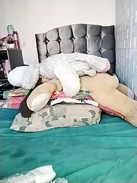 Snapshot of Yaz_Moon chatting on October 14, 10:09 pm Yaz Moon online show from October 14, 10:09 pm