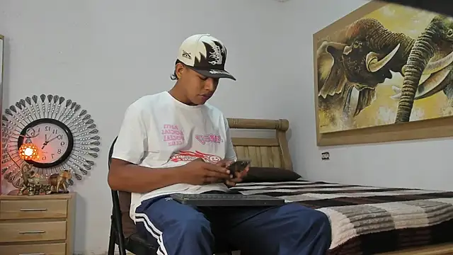 mr stiven  online show from April 18, 3:20 am