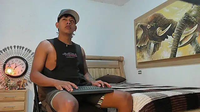 mr stiven  online show from April 13, 2:59 am