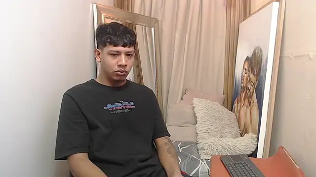 mr stiven  online show from December 15, 2:17 am