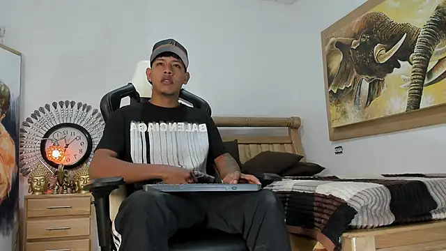 mr stiven  online show from March 24, 3:06 am