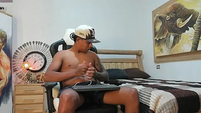mr stiven  online show from May 13, 3:13 am