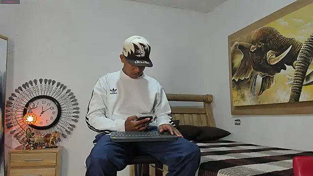 mr stiven  online show from May 2, 3:01 am