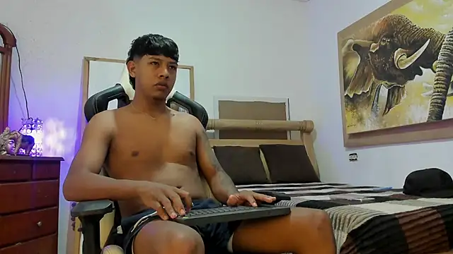 mr stiven  online show from March 13, 3:11 am