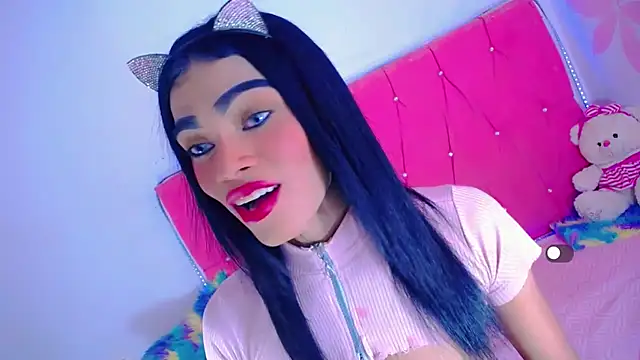 Theylor Rouse online show from October 26, 8:42 pm