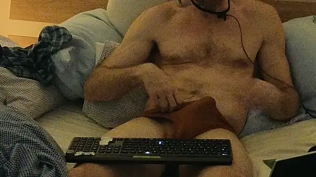 Twowellshapedheads online show from March 31, 10:45 pm