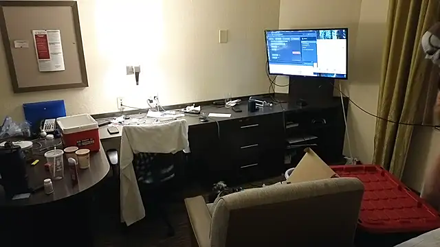 Twowellshapedheads online show from September 10, 5:28 am