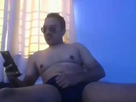 Snapshot of farhaanmacho chatting on March 4, 10:45 am farhaanmacho online show from March 4, 10:45 am