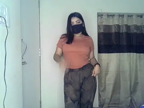 Snapshot of ishi_Beauty chatting on July 13, 6:35 am ishi Beauty online show from July 13, 6:35 am