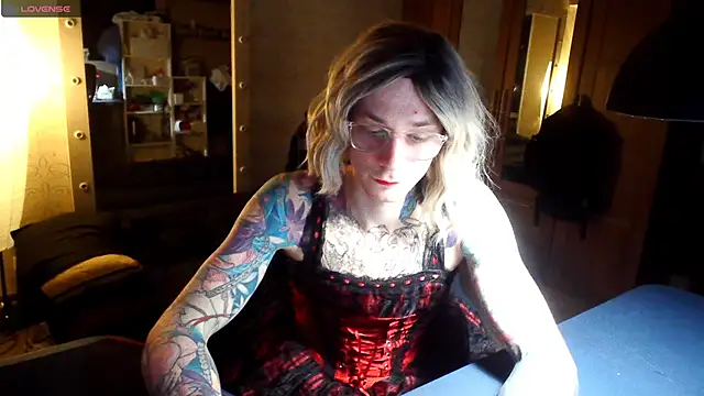 Julia dolls online show from March 17, 6:22 pm