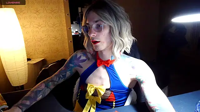 Julia dolls online show from November 28, 7:14 pm