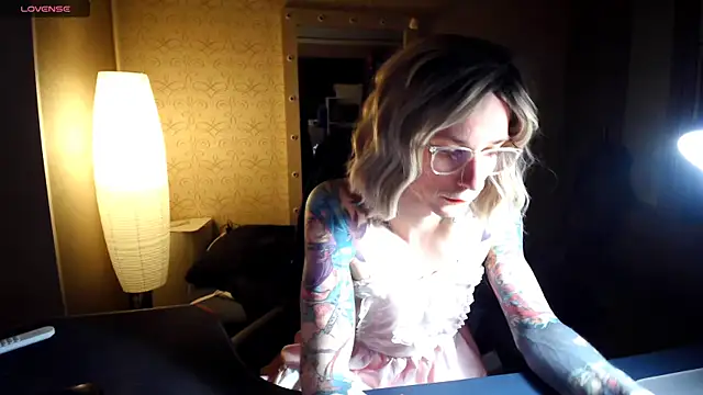 Julia dolls online show from November 21, 6:18 pm