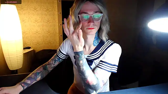 Julia dolls online show from December 15, 5:52 pm