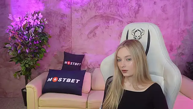 Ewa Pearl online show from January 6, 1:52 pm