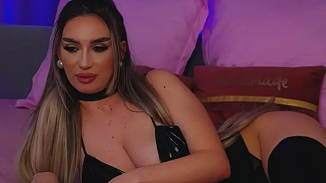 Snapshot of FelyJolie chatting on March 5, 2:45 pm FelyJolie online show from March 5, 2:45 pm