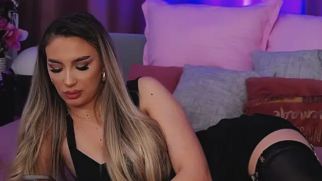 Snapshot of FelyJolie chatting on March 10, 2:26 pm FelyJolie online show from March 10, 2:26 pm